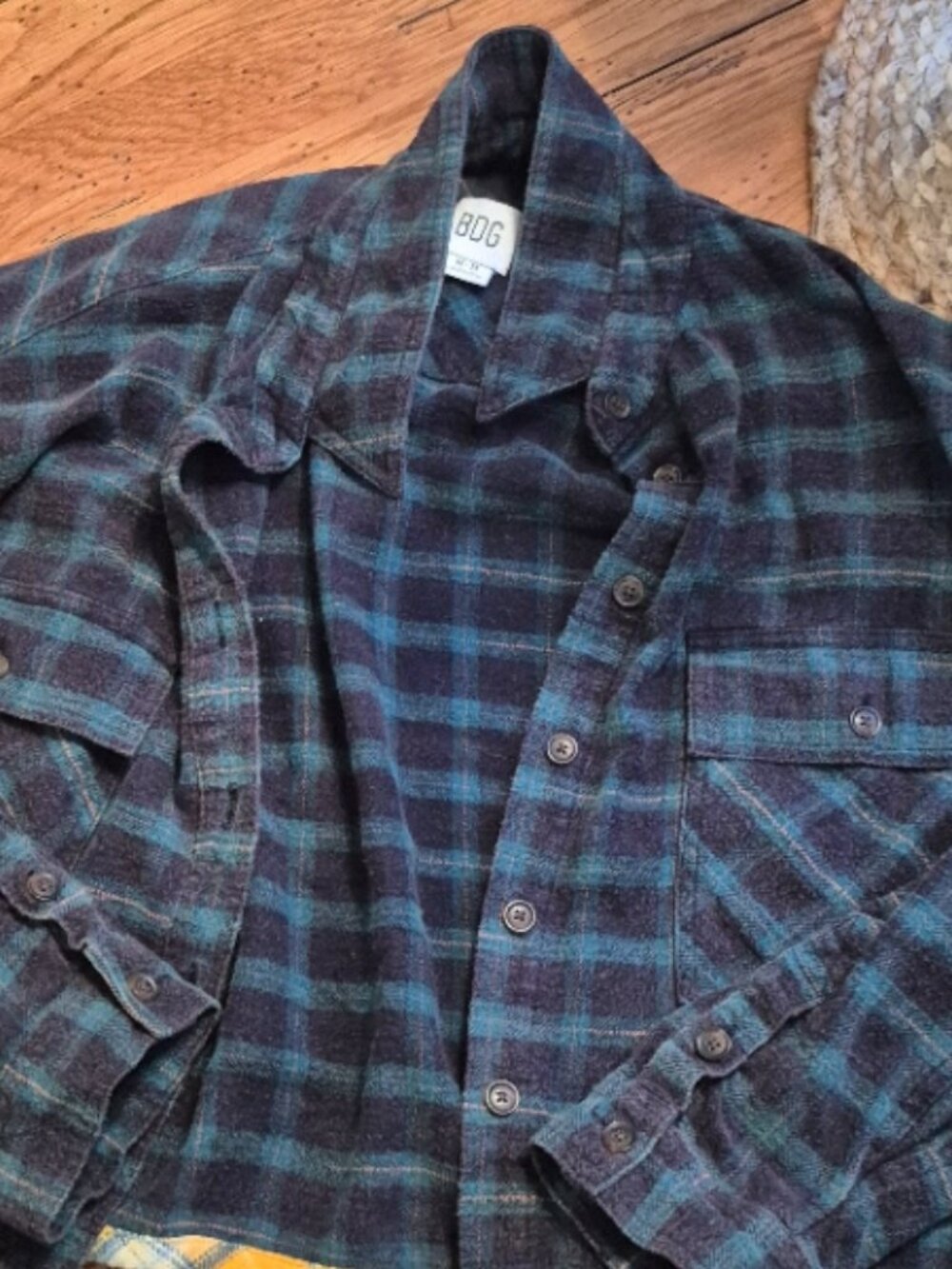 BDG PLAID SHIRT WOMEN SIZE MED.